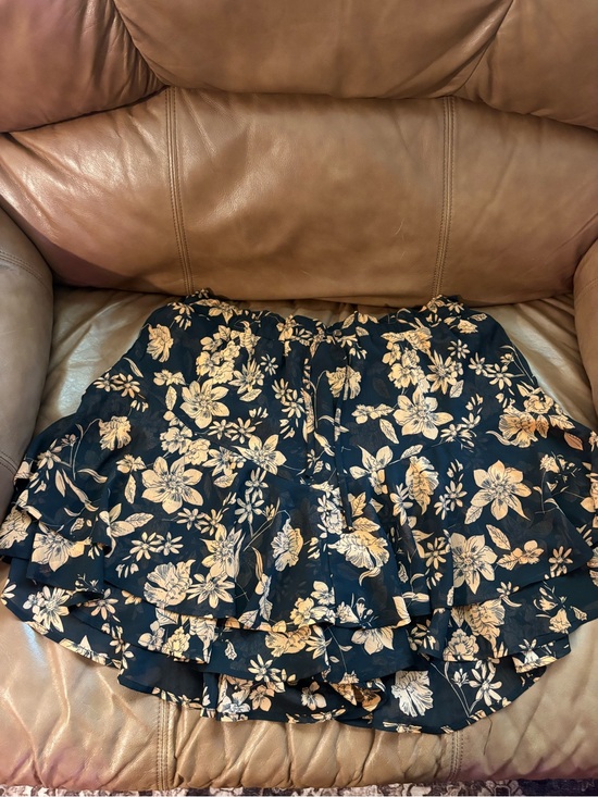 Source Unknown Dresses & Skirts - Women's Floral Ruffle Mini Skort - Black with orangeFloral